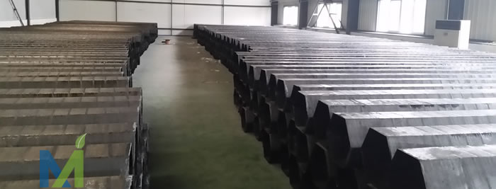 導(dǎo)電玻璃鋼陽極管生產(chǎn)車間現(xiàn)場