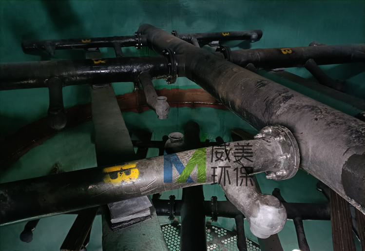 湖北磷化工脫硫塔噴淋層現(xiàn)場施工圖二