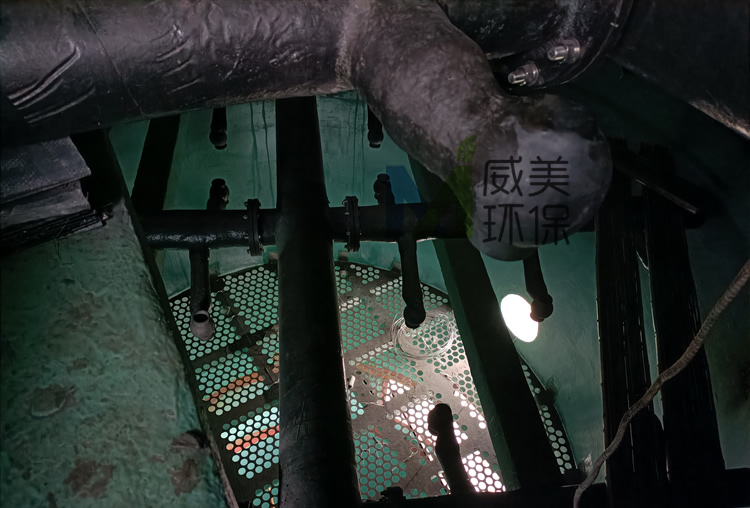 湖北磷化工脫硫塔噴淋層現(xiàn)場施工圖三